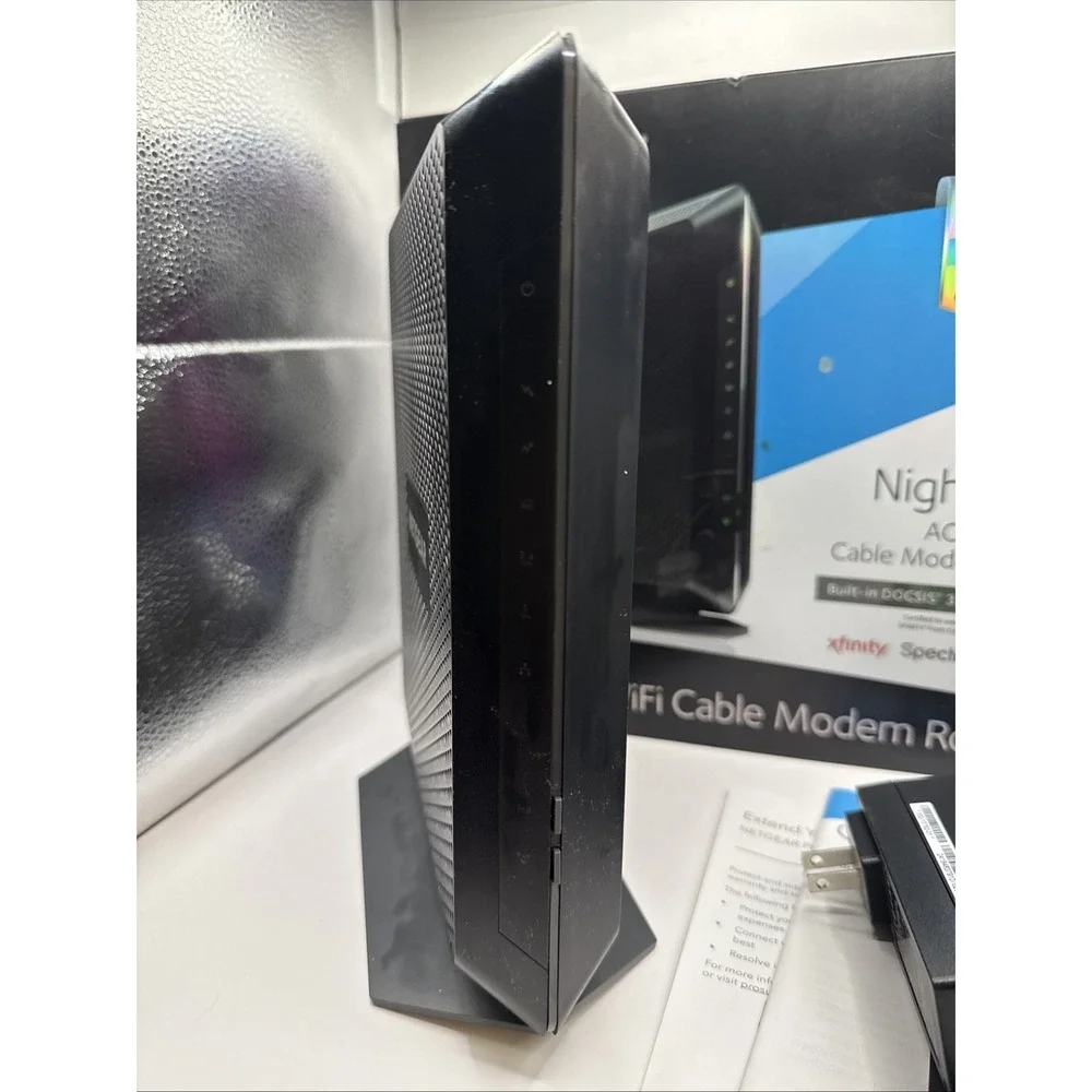 NETGEAR Nighthawk AC1900 WiFi DOCSIS 3.0 Cable Modem Router (C7000) - Picture 3 of 8
